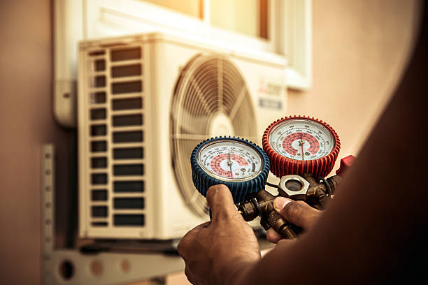 Professional Ductwork Repair technician working in Saint Paris, OH